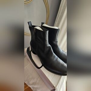 USED Nine West Black Leather Ankle Boots Size 12